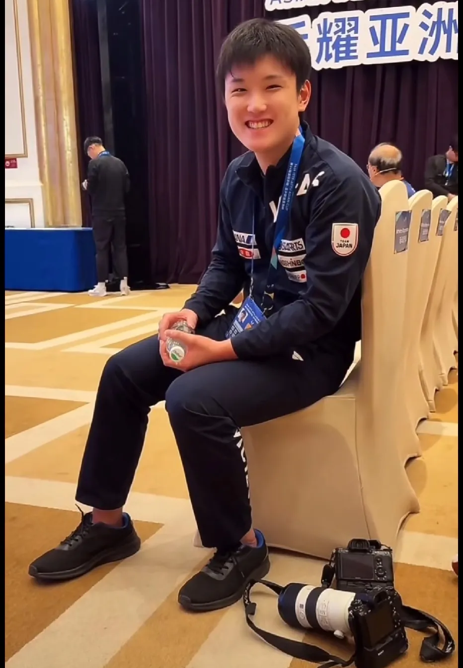 包含日本乒乓球队逆转比利时乒乓球队，张本智和送出助攻的词条
