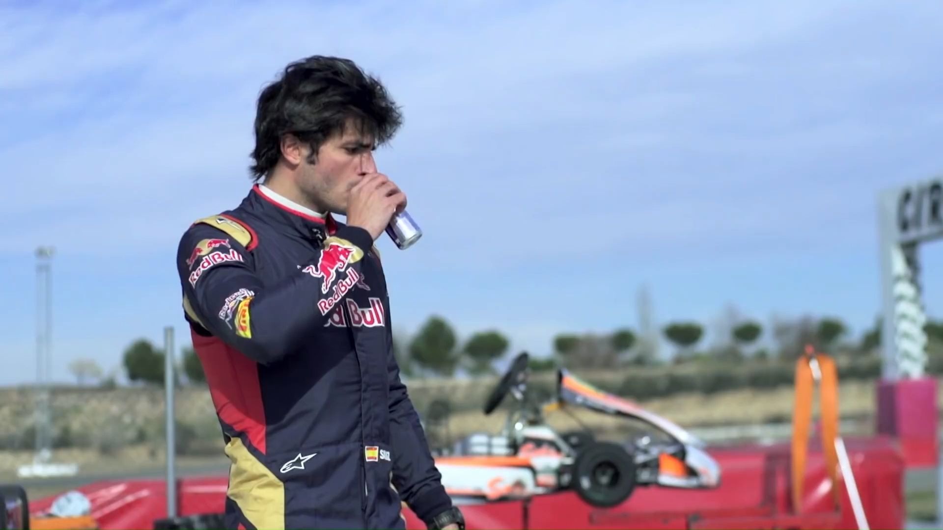 雷诺车队轻取梅赛德斯,阿隆索统治全场的简单介绍 雷诺车队轻取梅赛德斯,阿隆索统治全场的简单介绍