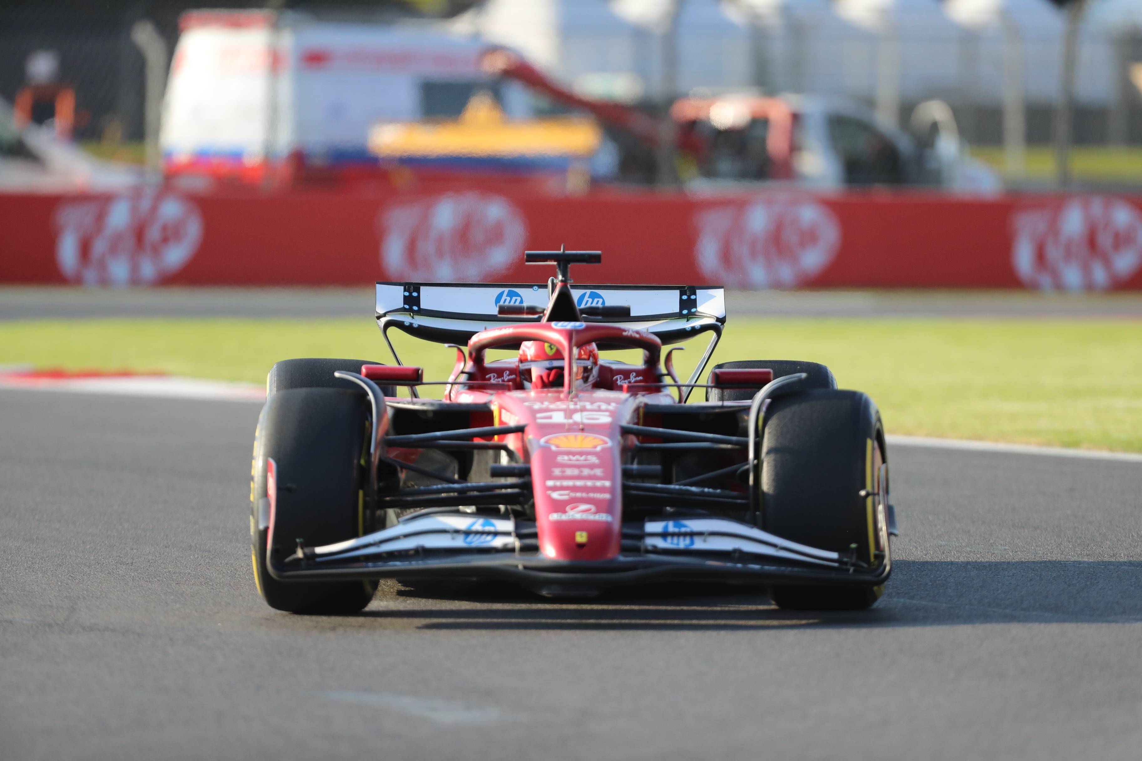 阿斯顿马丁鏖战红牛车队,勒克莱尔统治全场 阿斯顿马丁鏖战红牛车队,勒克莱尔统治全场