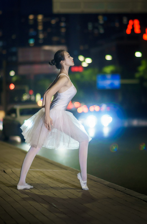 开云下载-全局与尖刀，当战术的棋盘遇见英雄的光芒