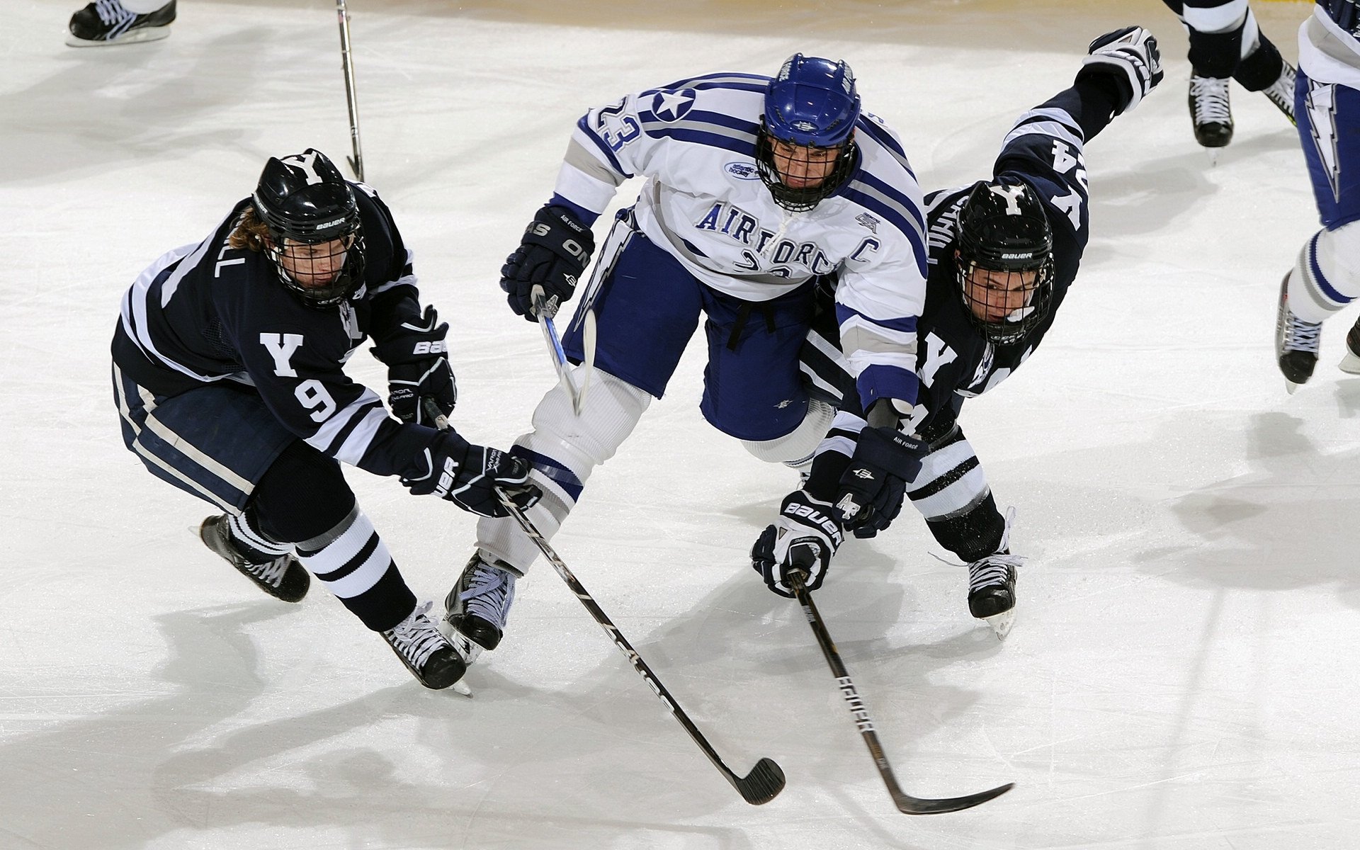 开云下载-保罗末节主宰战局！奇才主场击溃猛龙展露季后赛獠牙