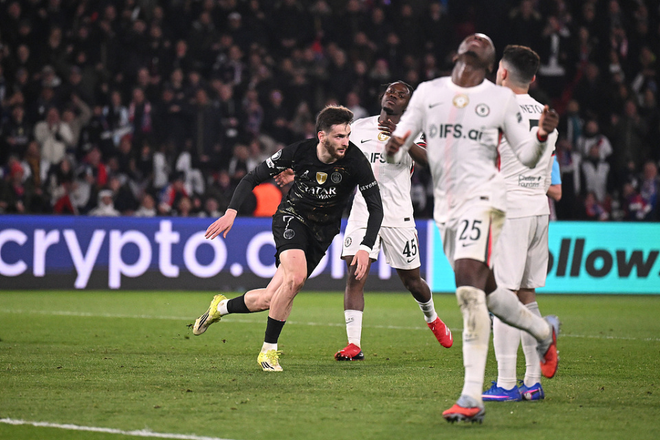 开云体育平台APP-德甲争冠战之夜,克瓦拉茨赫利亚打出生涯之夜