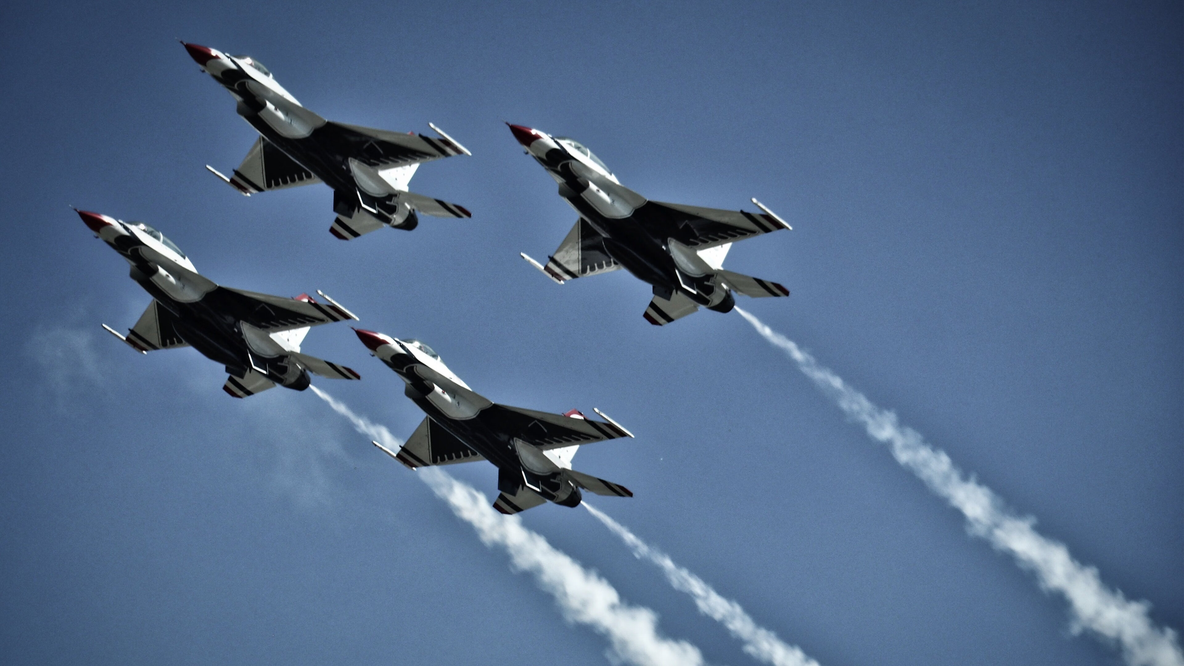 奥亚尔萨瓦尔关键节点连续得分，西班牙力克荷兰展现实力